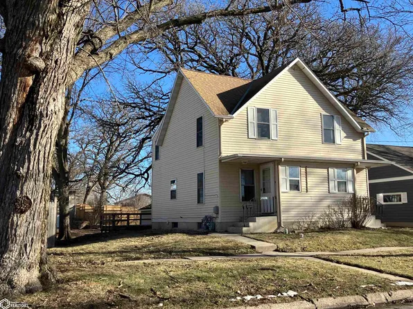 704 8th Ave N, Clear Lake, IA 50428
