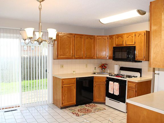 5th image of 3055 McKinley Pkwy #4