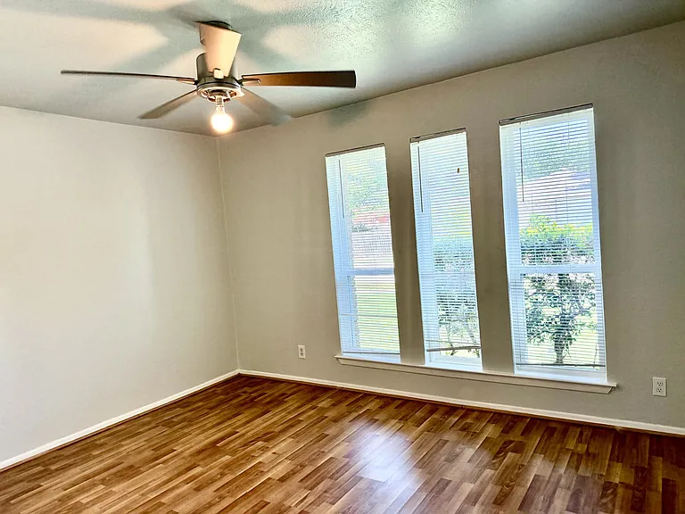 1212 Linden Dr — Photo 11