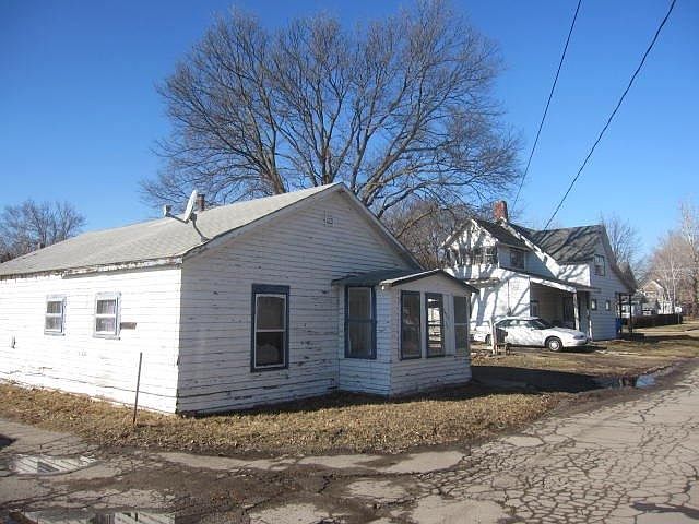2nd image of 1627 Willis Ave
