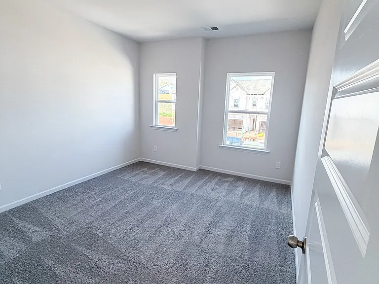 1017 Stiles Ct — Photo 2
