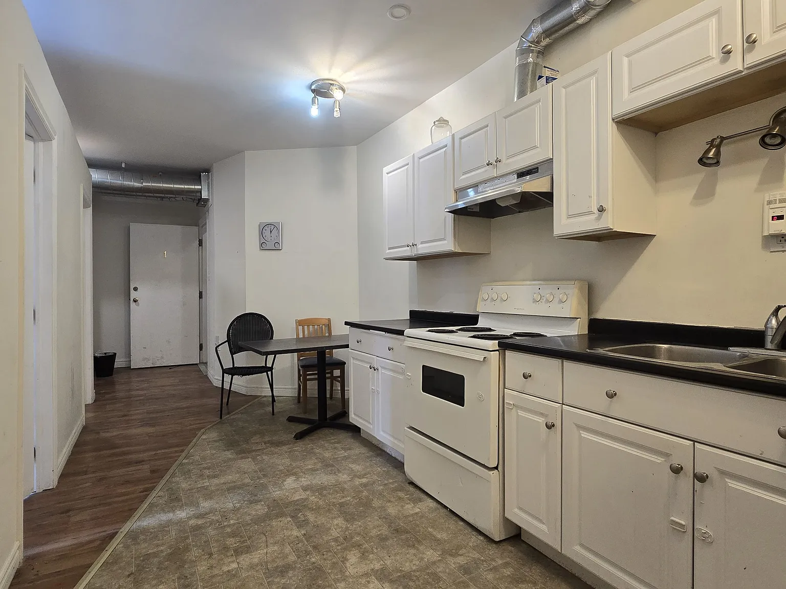 3 bed, $1,500 — Photo 2