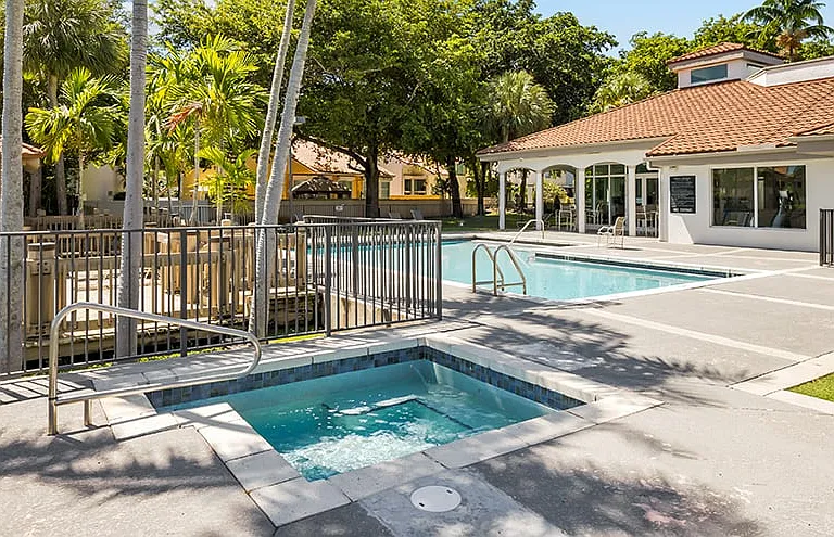 La Vue at Emerald Pointe — Photo 3