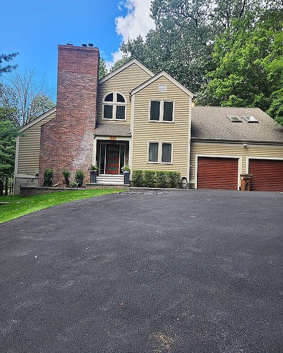2nd image of 1537 Washington Valley Rd