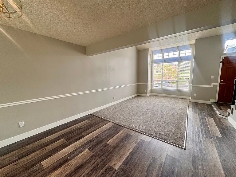 9380 Melbourne Dr — Photo 3