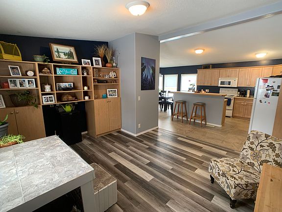 3rd image of 18 Pebble Dr