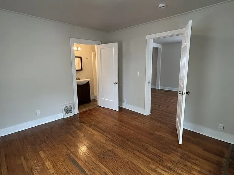 106 W Hudson St — Photo 7