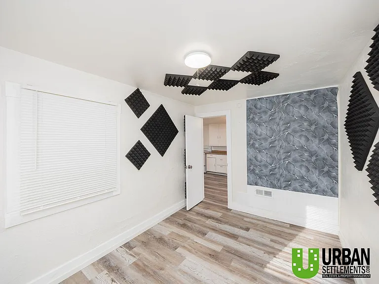 370 E 8th Ave — Photo 6