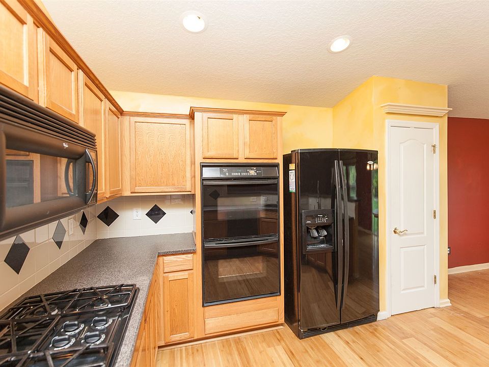 1st image of 138 London Dr