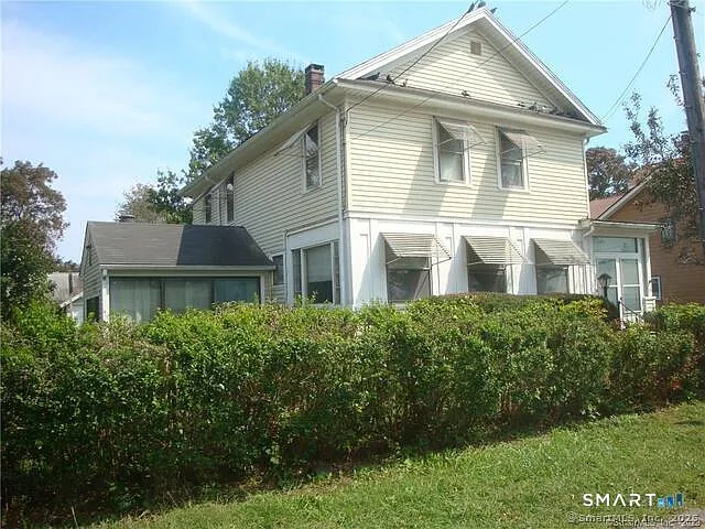 4 bed, 1.5 bath, 1716 sqft, $2,300 — Photo 2