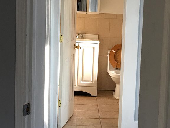 2nd image of 2647 Warren St