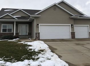 6307 Windy Meadow Ln NE, Cedar Rapids, IA 52411