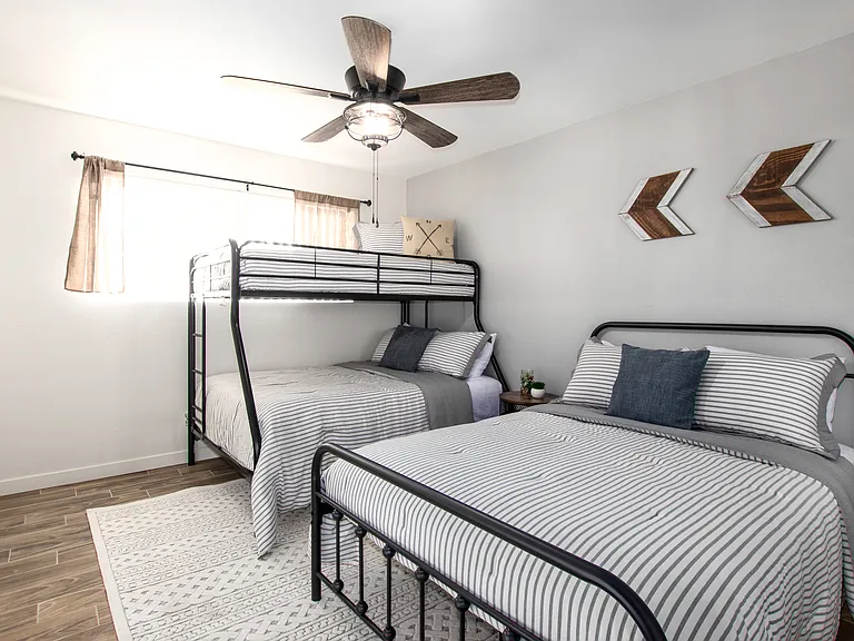 7308 E Pierce St — Photo 13