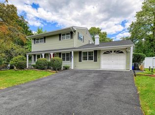 42 Hastings Rd, Kendall Park, NJ 08824