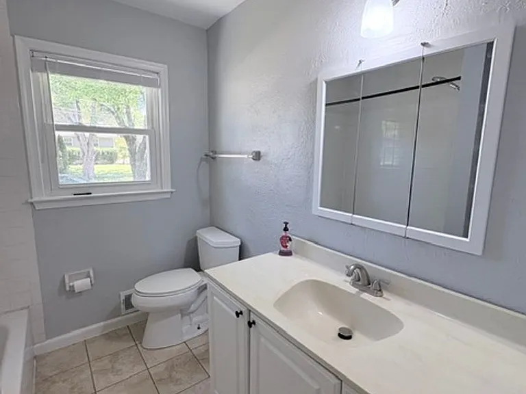 900 Neal Dr — Photo 12