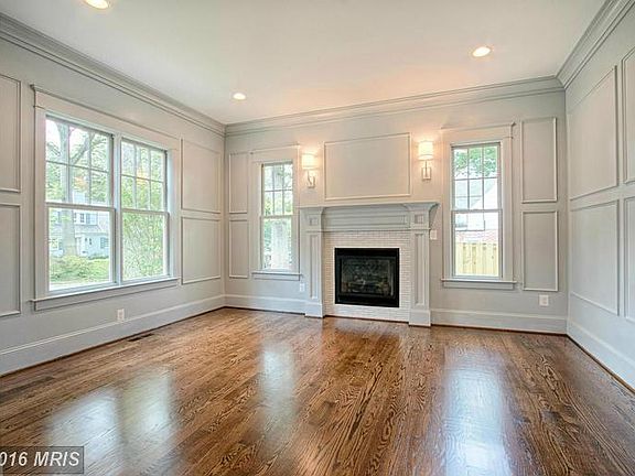 4th image of 3147 N Quincy St