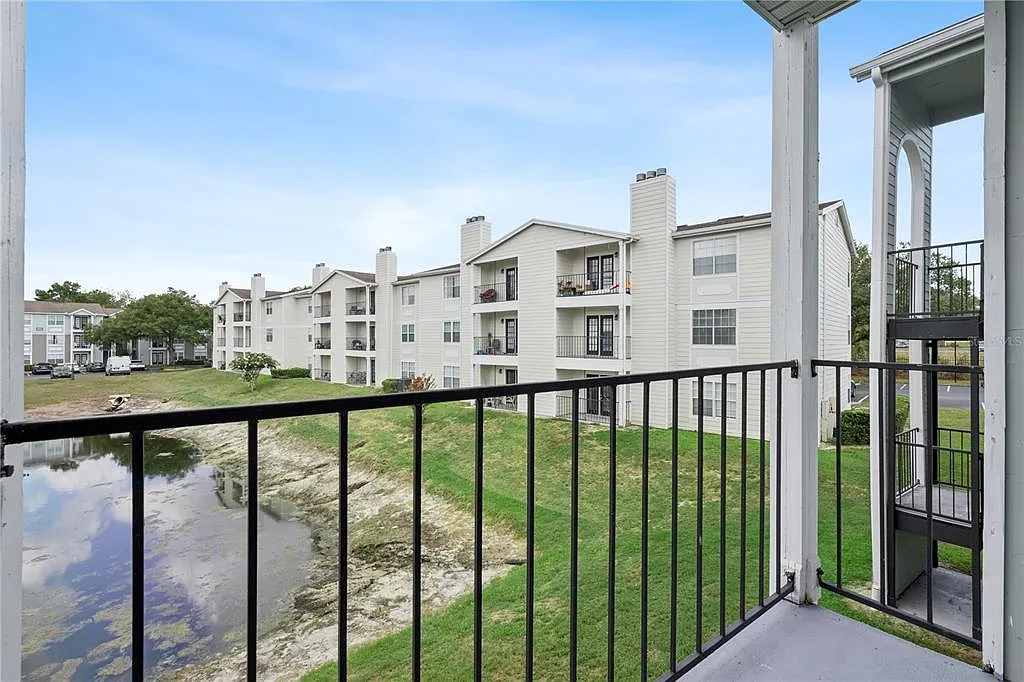 2 bed, 2.0 bath, 1007 sqft, $1,650 — Photo 4