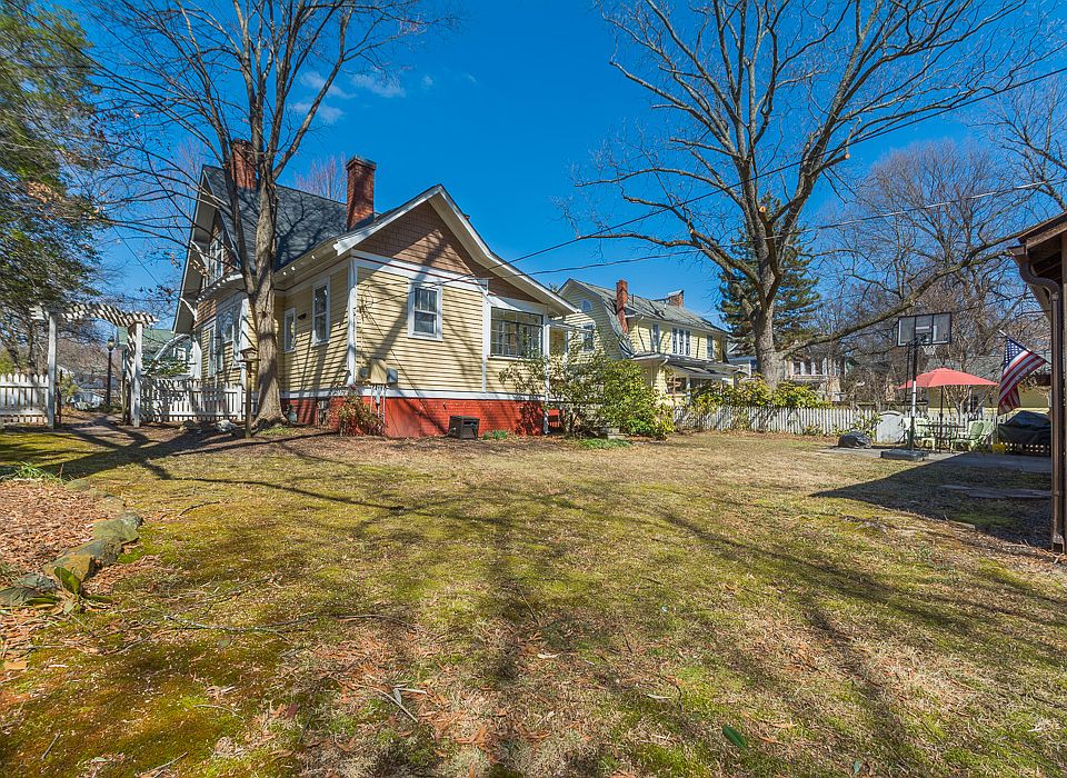 1st image of 112 Cypress St