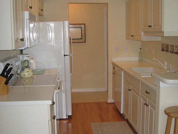 5th image of 980 Cooper St Unit 301