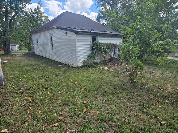 3rd image of 412 S Firman St