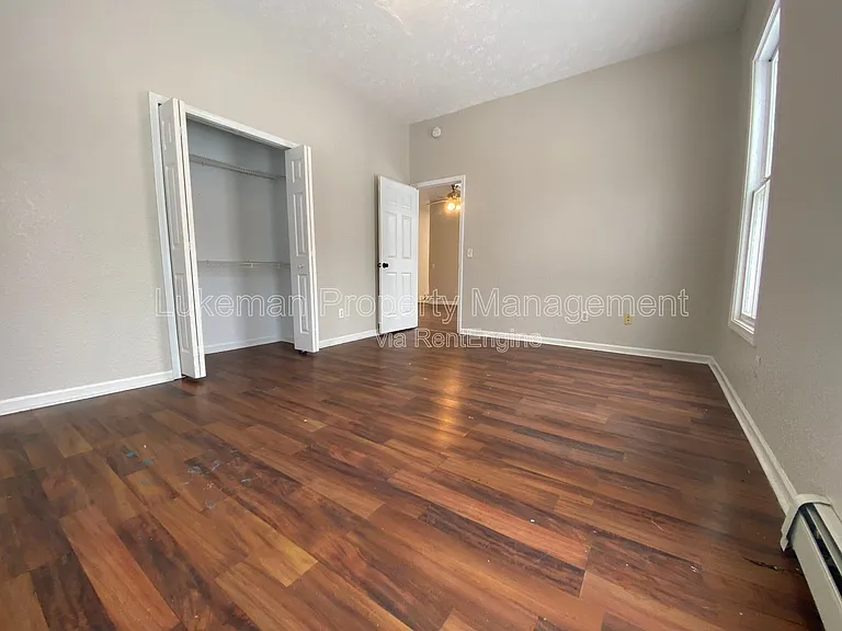421 Oak St #1 — Photo 6