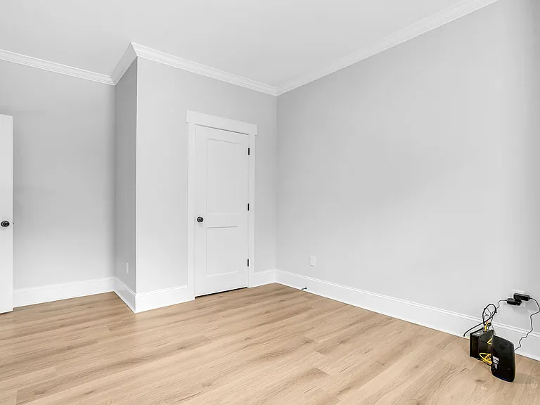 108 Averill St — Photo 5