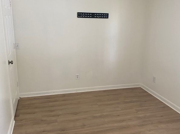 25-106 S Smith St