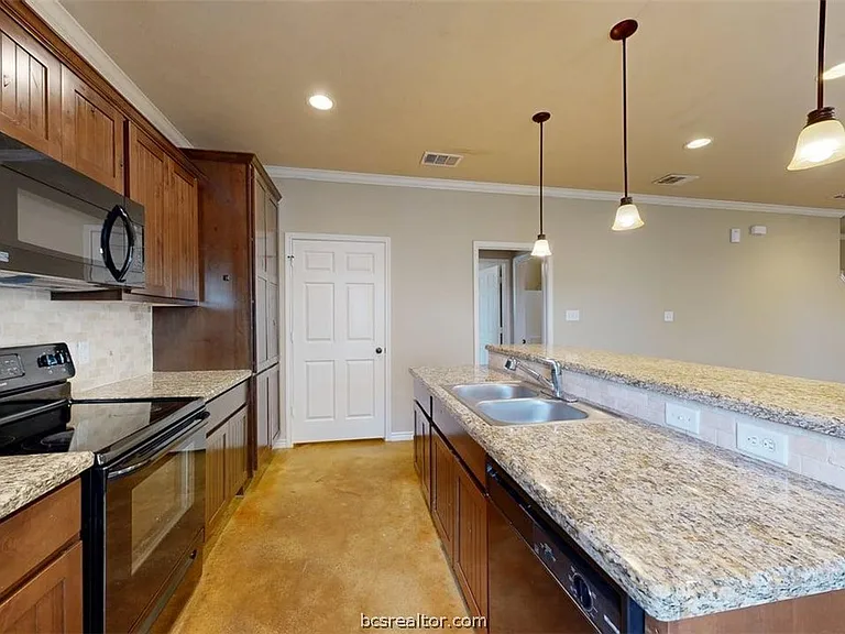 3406 Cullen Trl — Photo 7