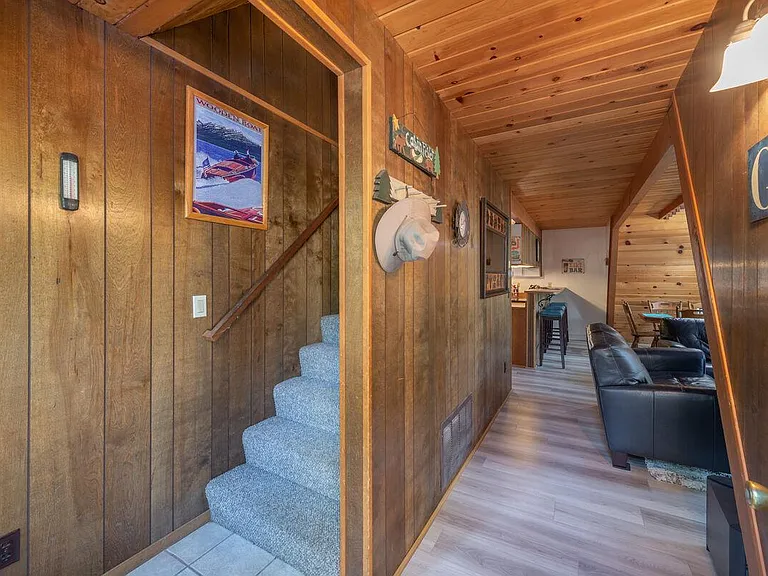 5658 Rhodesia Rd — Photo 10
