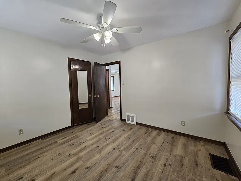 913 169th Pl — Photo 12
