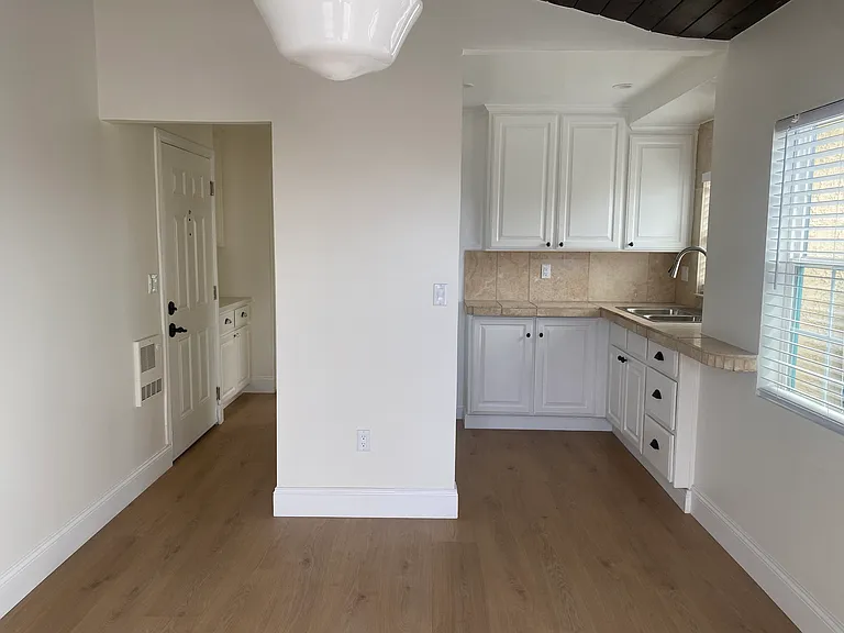 2410 Palm Dr #B — Photo 6