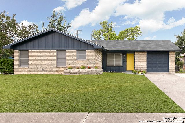 1st image of 4942 Lakewood Dr