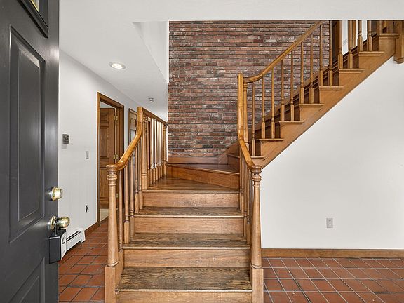 3rd image of 4 Earl Road