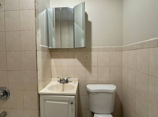 426 S 17th St #3R, Newark, NJ 07103