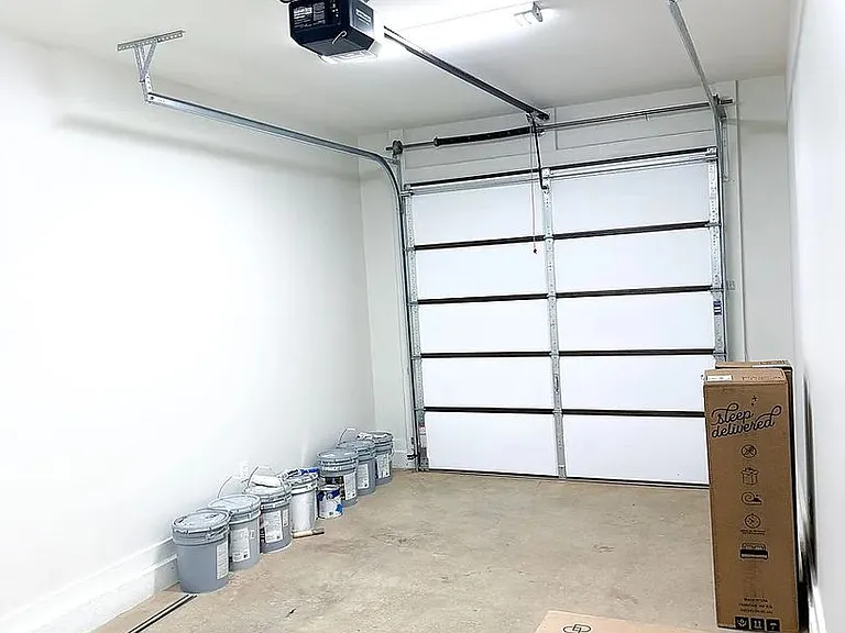 211 N Poplar St #211 — Photo 12