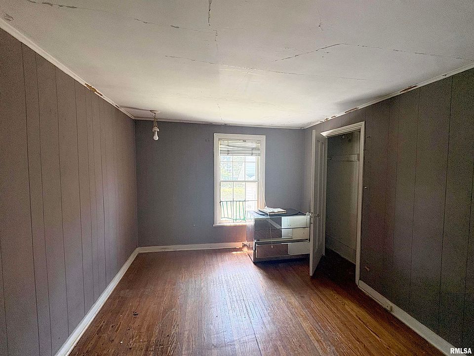 19th image of 114 E Briarwood Ct