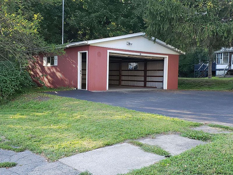 5th image of 58 N DIVISION Street
