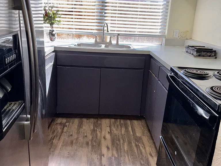 Kitchen with 2-inch blind