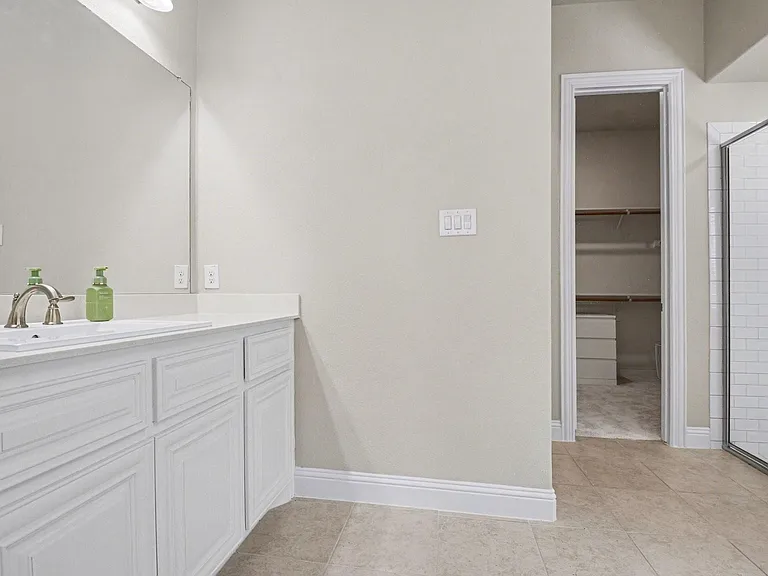 3323 Royal Ridge Dr — Photo 17