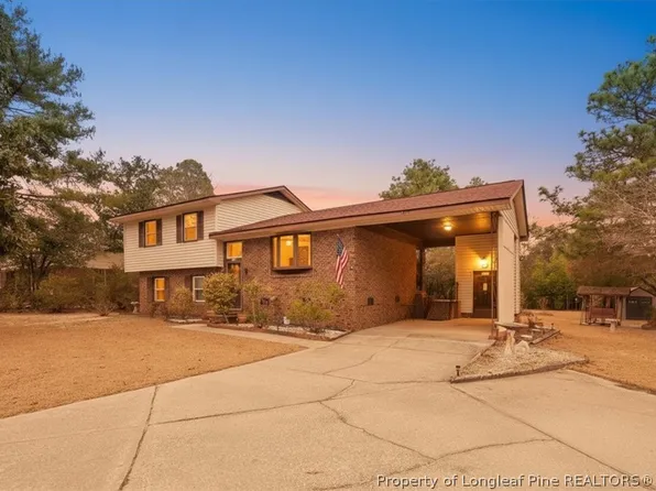 5828 Fairway Dr, Hope Mills, NC 28348