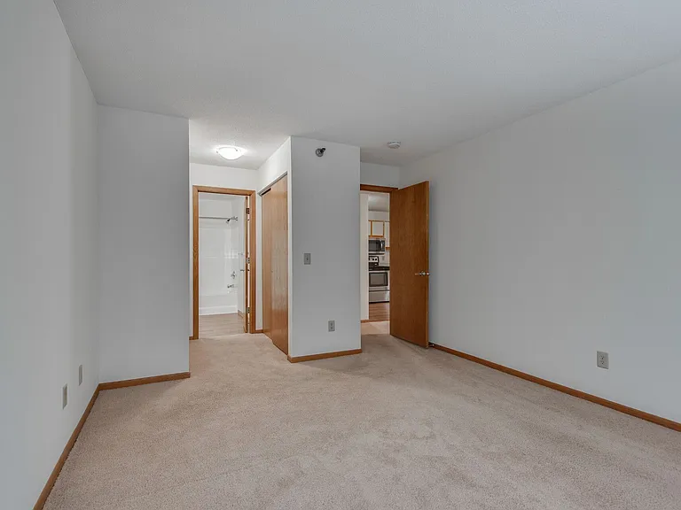 Vernon Oaks Apartments — Photo 17