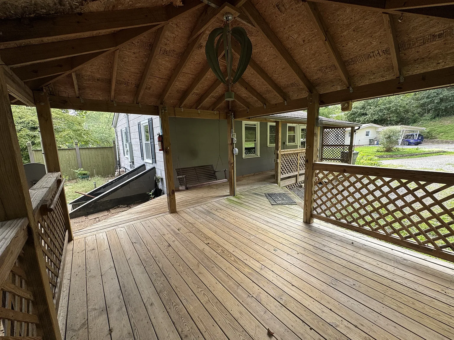 319 Howell Street - 1 — Photo 4