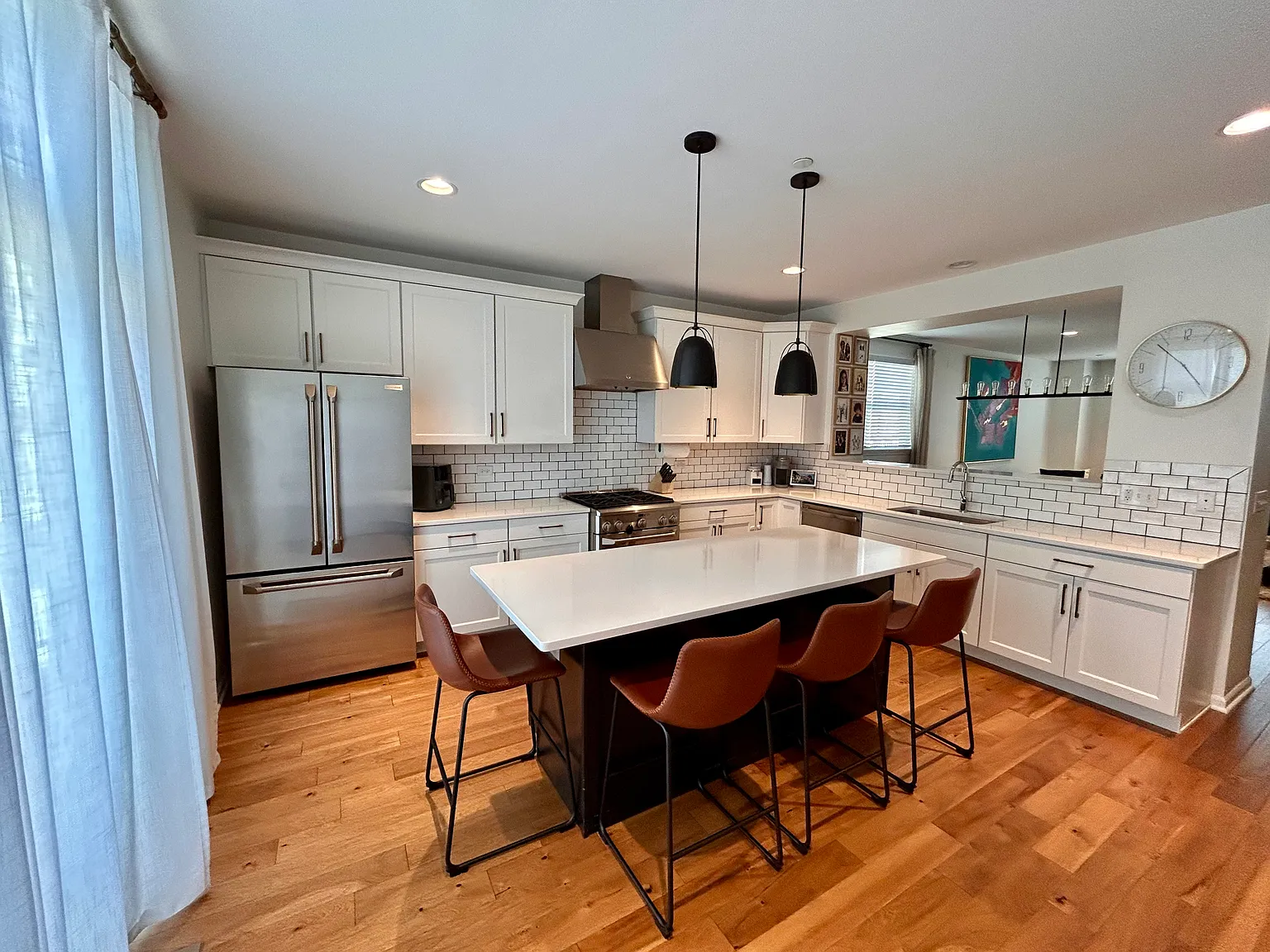 3 bed, 2006 sqft, $4,200 — Photo 3