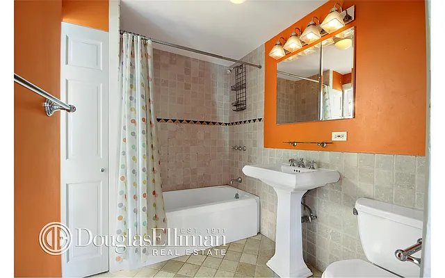 Rented by Douglas Elliman | media 14