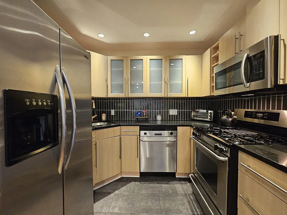 55 Broadlawn Park #16B