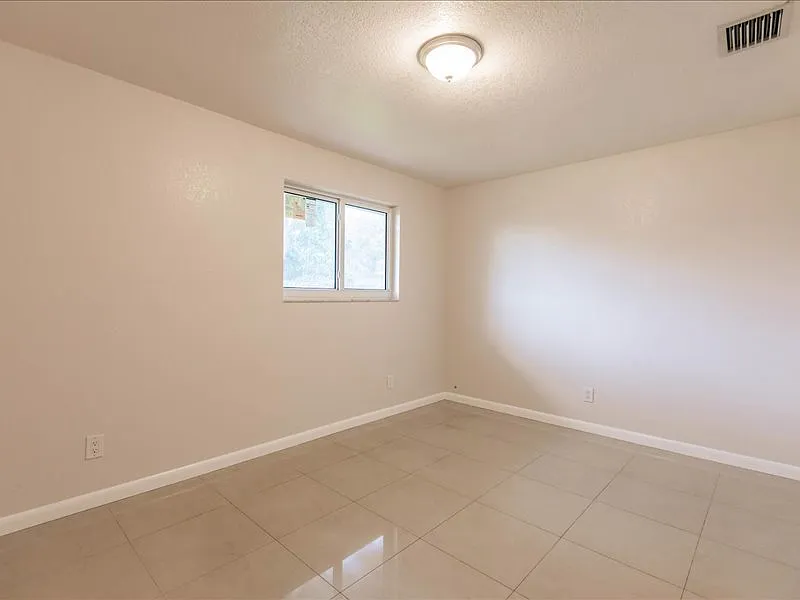 3 bed, 1120 sqft, $2,500 — Photo 3