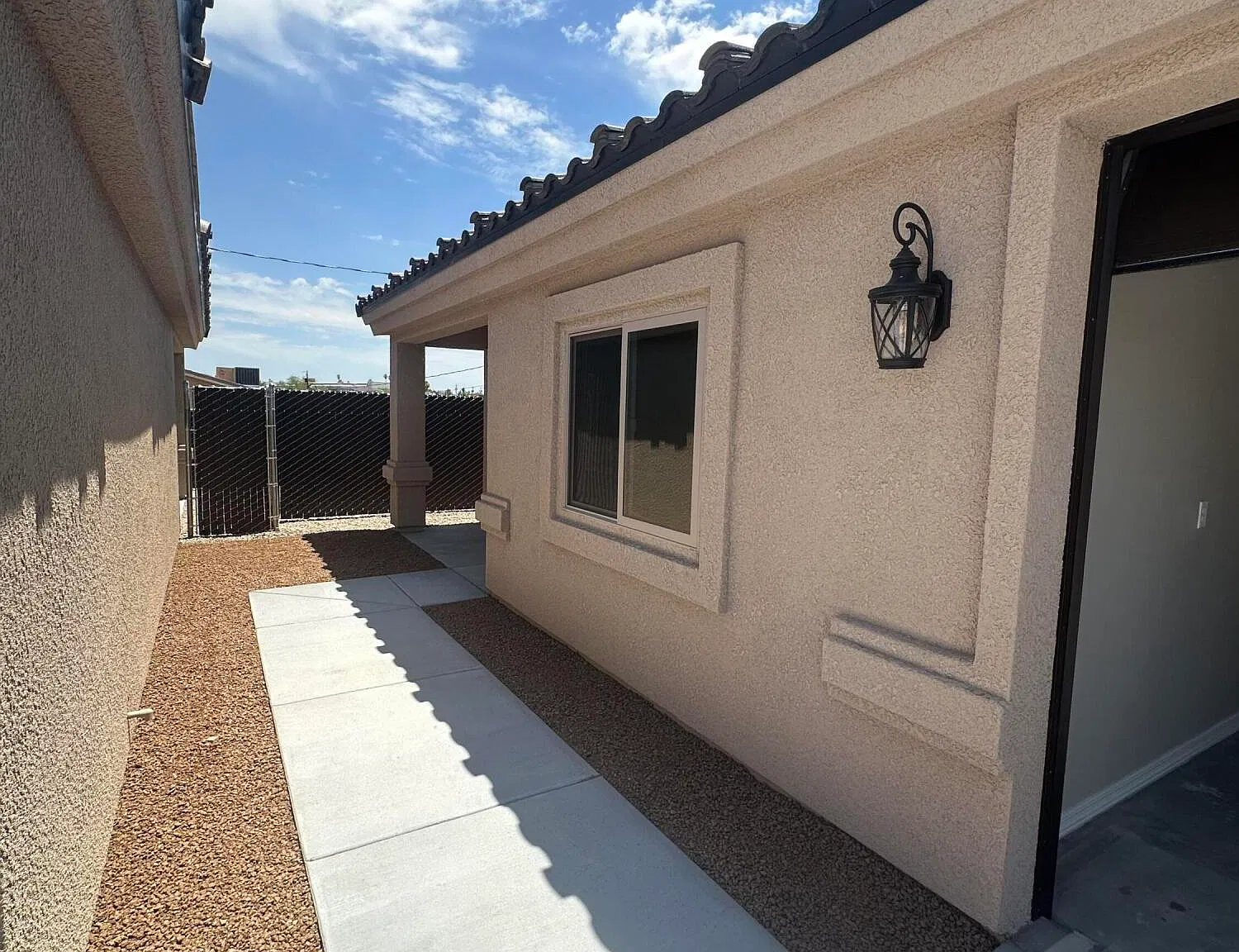 2 bed, 2.0 bath, 922 sqft, $1,600 — Photo 4