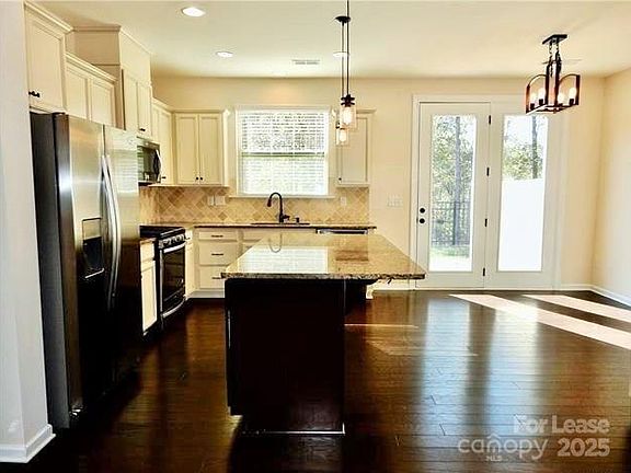 4th image of 9453 Glenburn Ln #115