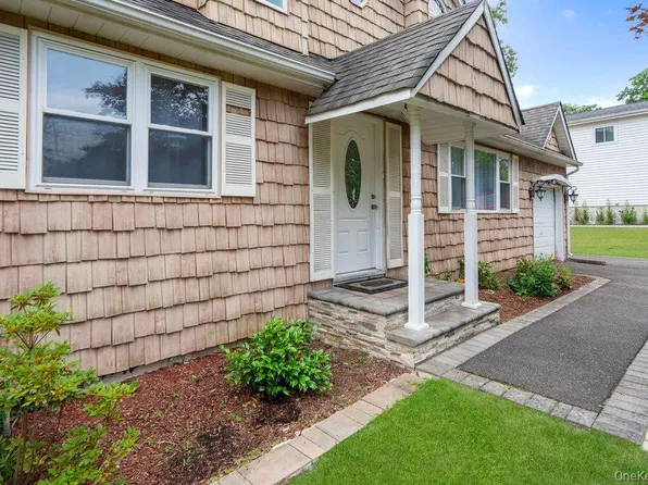 46 Falcon Drive, Hauppauge, NY 11788