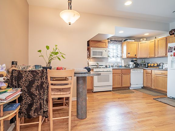 5th image of 4552 N Newland Ave